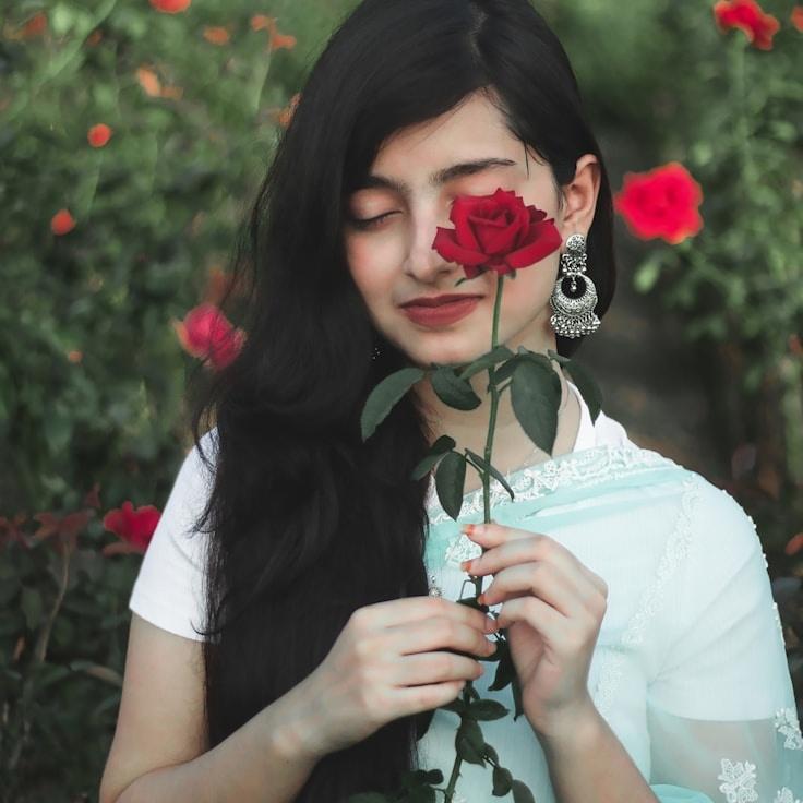 Milan Kapoor, Director of Client Relations, discussing corporate gifting strategy with business clients